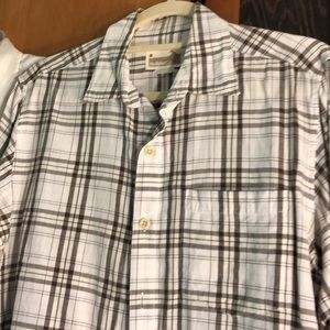 2 Hollister button down Shirts.  2 plaid shirts. Shirt in the middle not avail